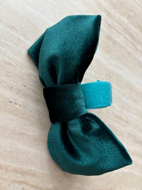 Pliš mašna Emerald